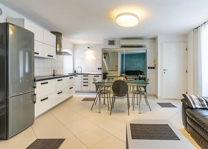 Giannina Apartment *